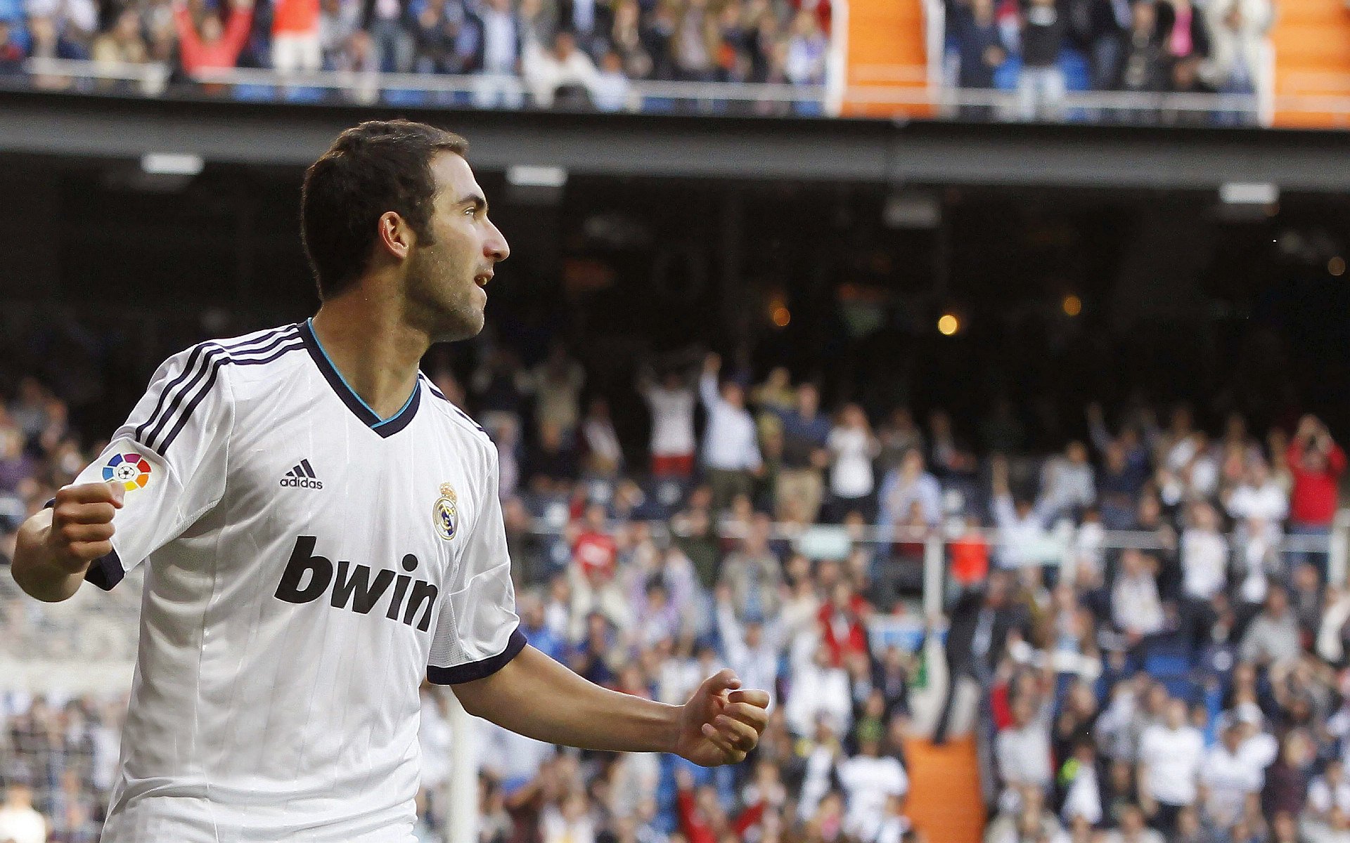 随机WRC冬季赛：冰雪赛道中的极速比拼，冰雪赛车比赛视频