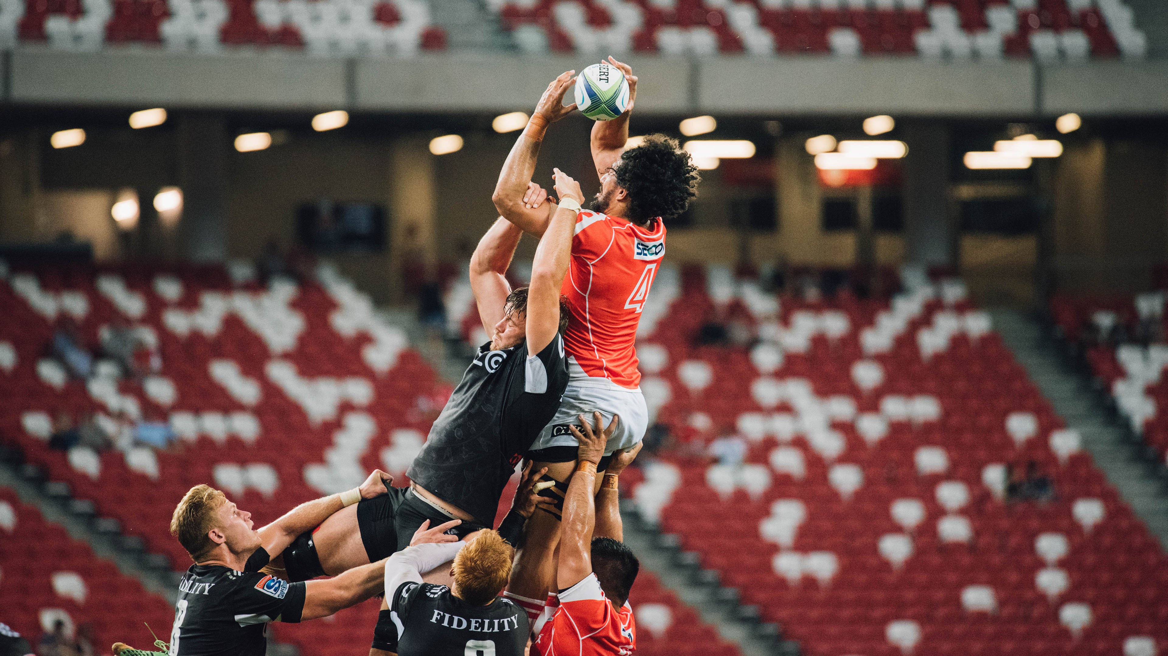 随机狼王在季后赛中的亮眼表现：多次关键抢断和救险，让球队稳住局势！