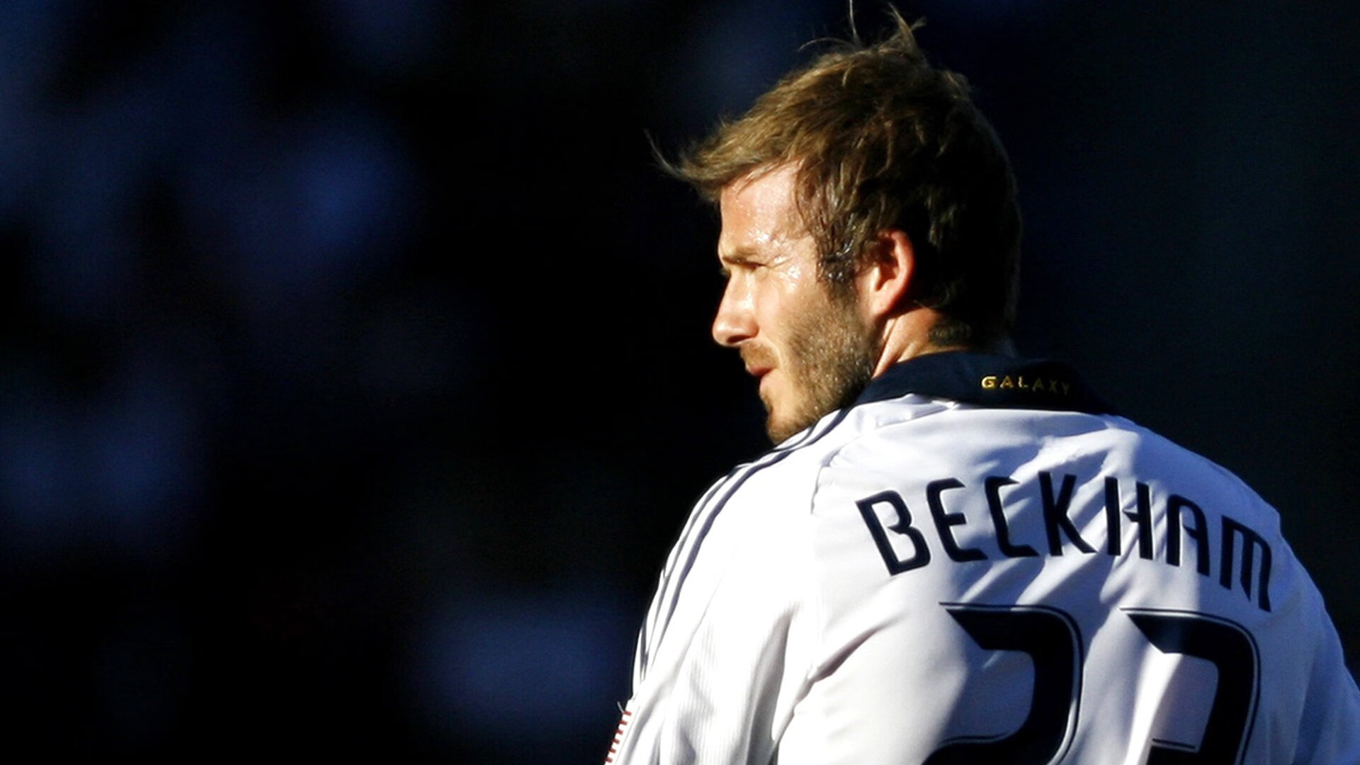 爱游戏-诺埃·庞蒂100米蝶泳决赛表现亮眼